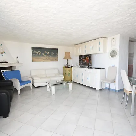 Apartment Sulla Spiaggia 1 *