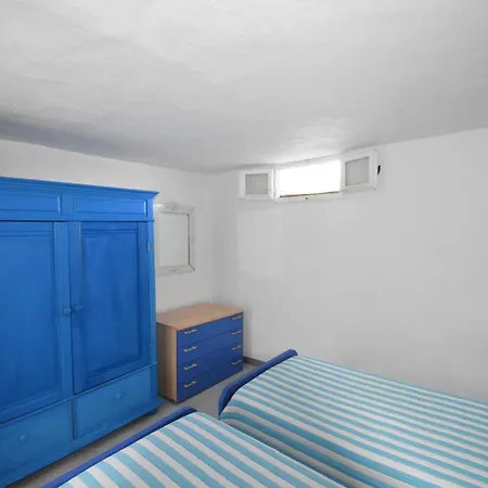 Apartment Sulla Spiaggia 1 *